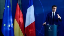 Voici : Emmanuel Macron : ses sms improbables à Stéphane Bern pendant l'Eurovision