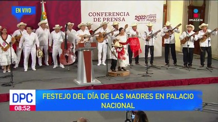Festejan el Día de las Madres en Palacio Nacional