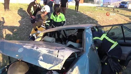 Köpeğe çarpmamak için direksiyonu kırdı, metrelerce savruldu