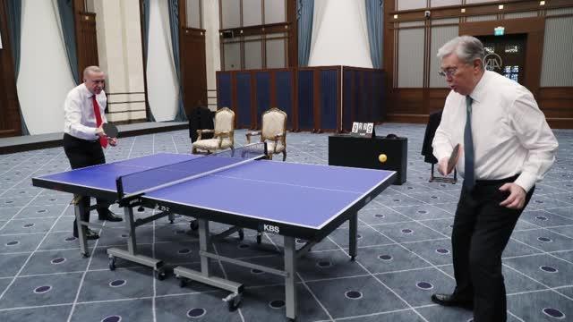 Cumhurbaşkanı Erdoğan ve Kazakistan Cumhurbaşkanı Tokayev masa tenisi oynadı