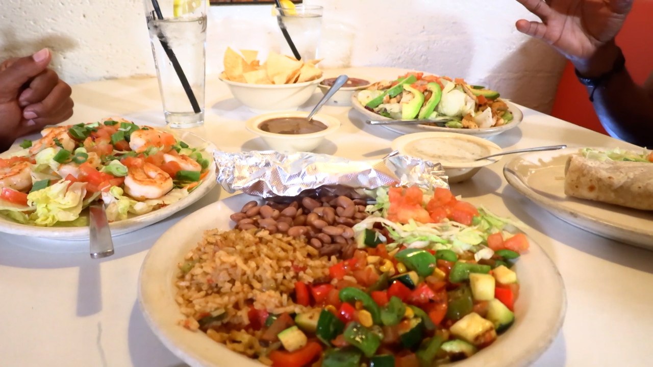 Making Healthier Choices When Eating Out With Dr. Ian Smith