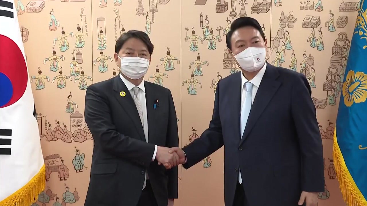 바이든 "긴밀 협력" 친서 전달...기시다 "尹 매우 든든" / YTN