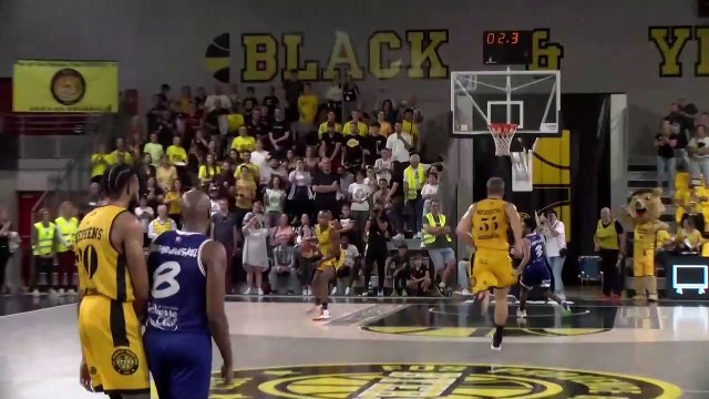 Images maritima: la fin du match Fos Provence Basket Roanne