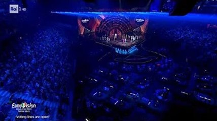 Laura Pausini, Alessandro Cattelan e Mika ricordano Raffaella Carrà con la sua famosa 'Fiesta' Hanno