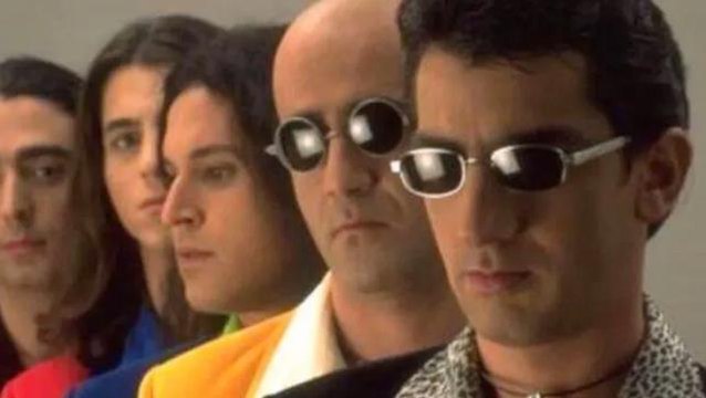 Ayna grubunun solisti Erhan Güleryüz, yıllar sonra gözlüksüz görüntülendi