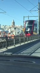 ÇOCUKLARIN TRAMVAYDA TEHLİKELİ YOLCULUĞU