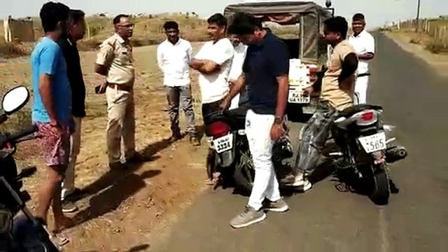 बाइक पर लिफ्ट देकर दिन-दहाड़े ढाई लाख की लूट