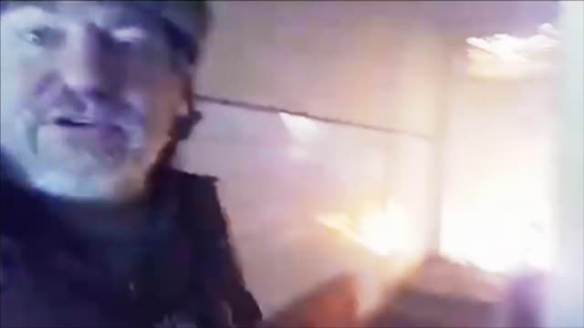 Un centenar de civiles resisten a los continuos ataques en la acería de Mariúpol