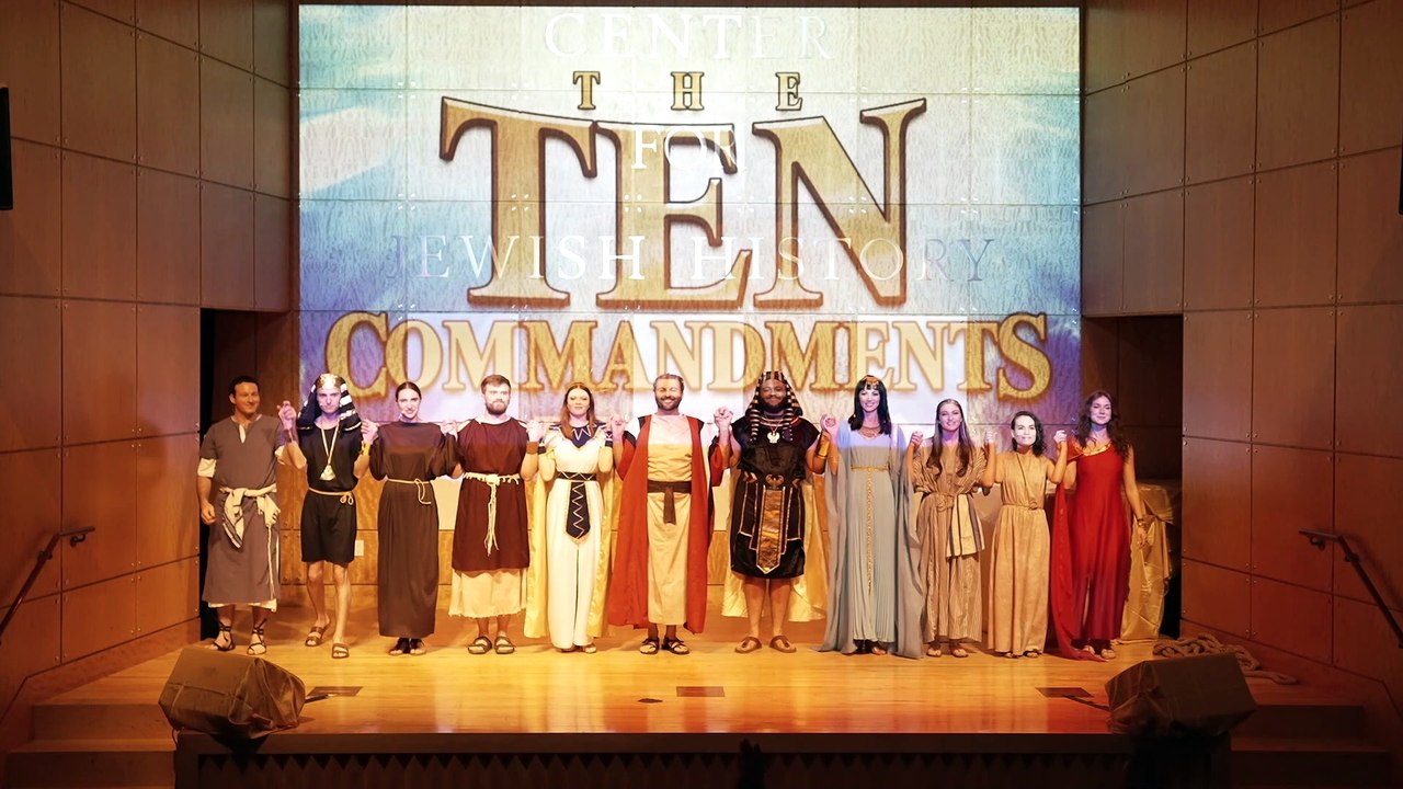 La version américaine des Dix Commandements reçoit une standing ovation complète à New York avec David Serero (2022)