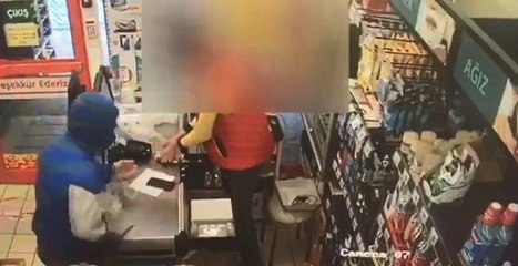 Fatih'te markette bıçaklı soygun