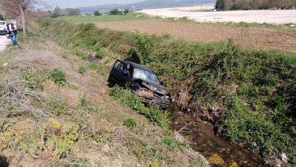 Kontrolden çıkan otomobil kanala uçtu: 2 yaralı