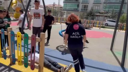 Son dakika haberleri! Sağlık çalışanı çift aynı ambulansta hastaların imdadına yetişiyor