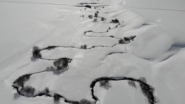 Yağmur ve kar suları, büyük bölümü kuruyan Patnos Barajı'na yaradı