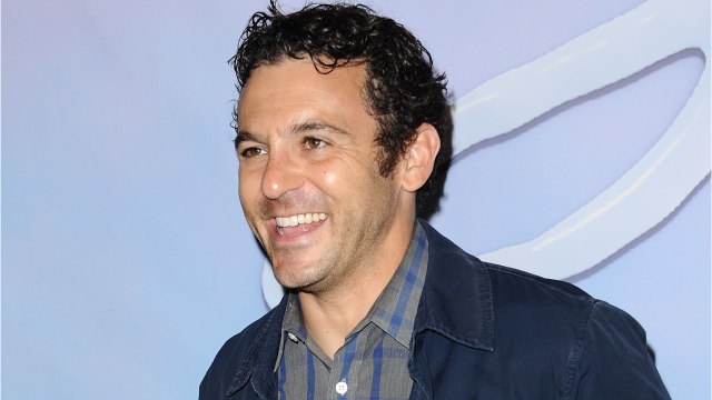 VOICI : Fred Savage (Nos années coup de cœur) viré du reboot de la série pour comportement inapproprié