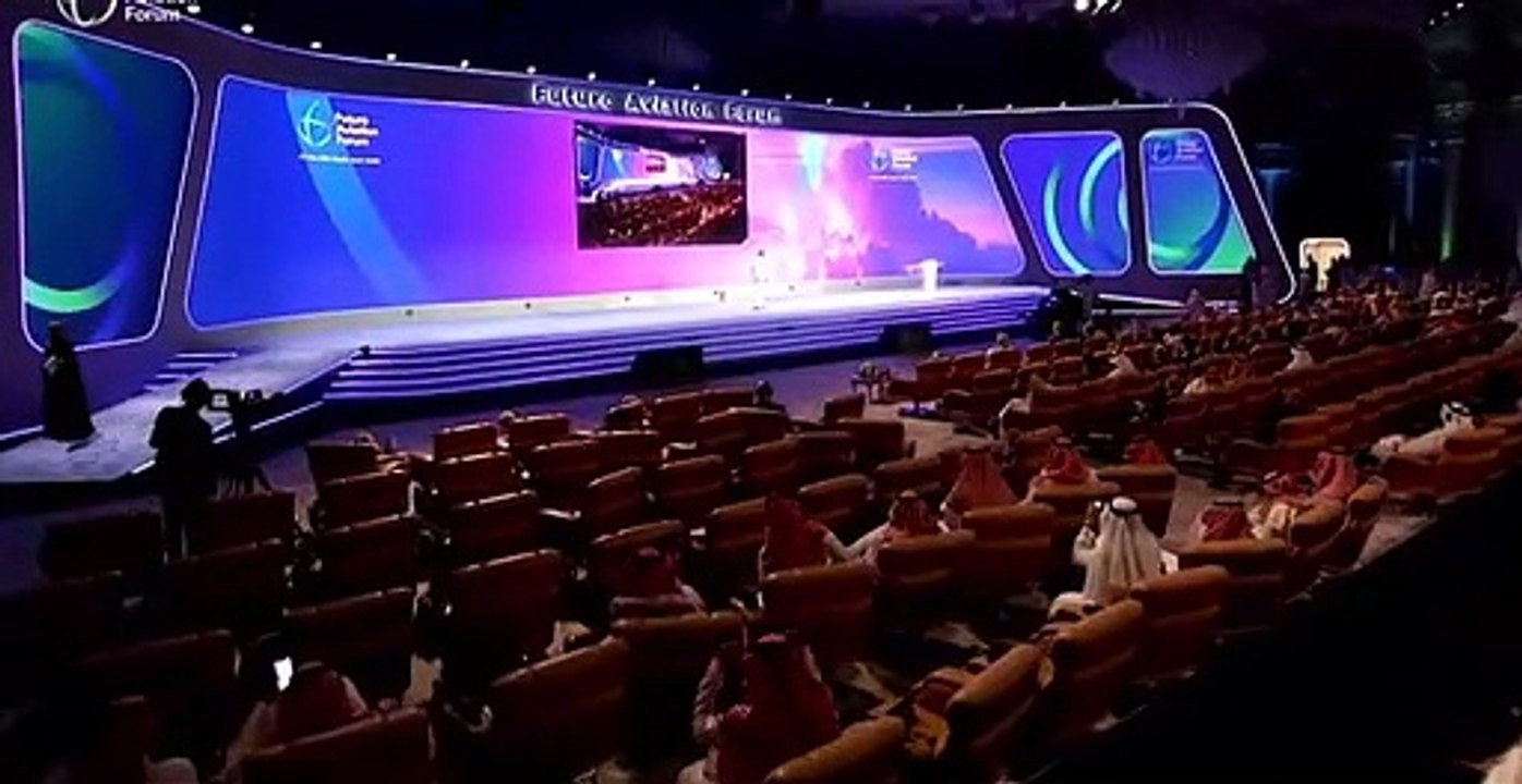 بعد نجاح مؤتمر مستقبل الطيران.. وزير النقل يوجه الشكر للقيادة
