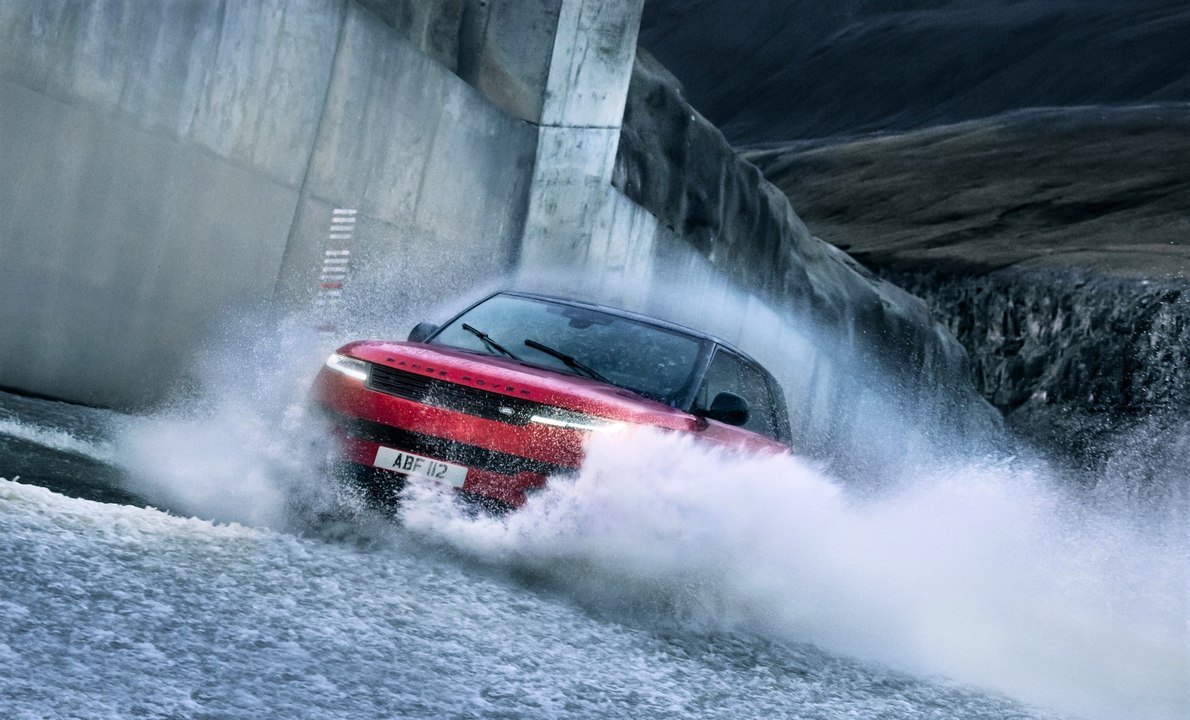 Range Rover Sport 2023. Prueba en una presa