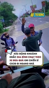 Xúc động khoảnh khắc gia đình chạy theo xe đưa quà khi chiến sĩ CSCĐ đi ngang nhà