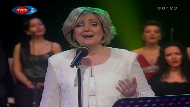 Zuhal Eğilmez / Sesimde şarkısı aşkın figân olup gidiyor