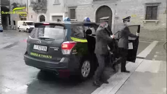 Foligno, dentista abusivo nascosto nel piano interrato: denunciato
