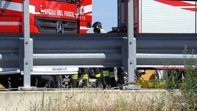 Schianto sulla Milano-Torino, quattro morti: gli interventi in corso sul luogo dell'incidente