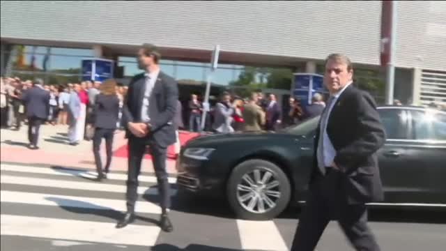 Abucheos y pitadas a Sánchez a su llegada a la Feria Nacional del Vino en Ciudad Real