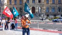 Trabajadoras de la limpieza de edificios en Bizkaia denuncias sus condiciones laborales con un 'free tour de la precariedad'