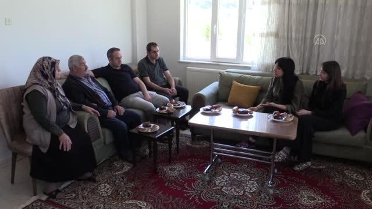 Anne ve baba ile izlerinden giden oğulları 3 çocuğun koruyucu ailesi oldu