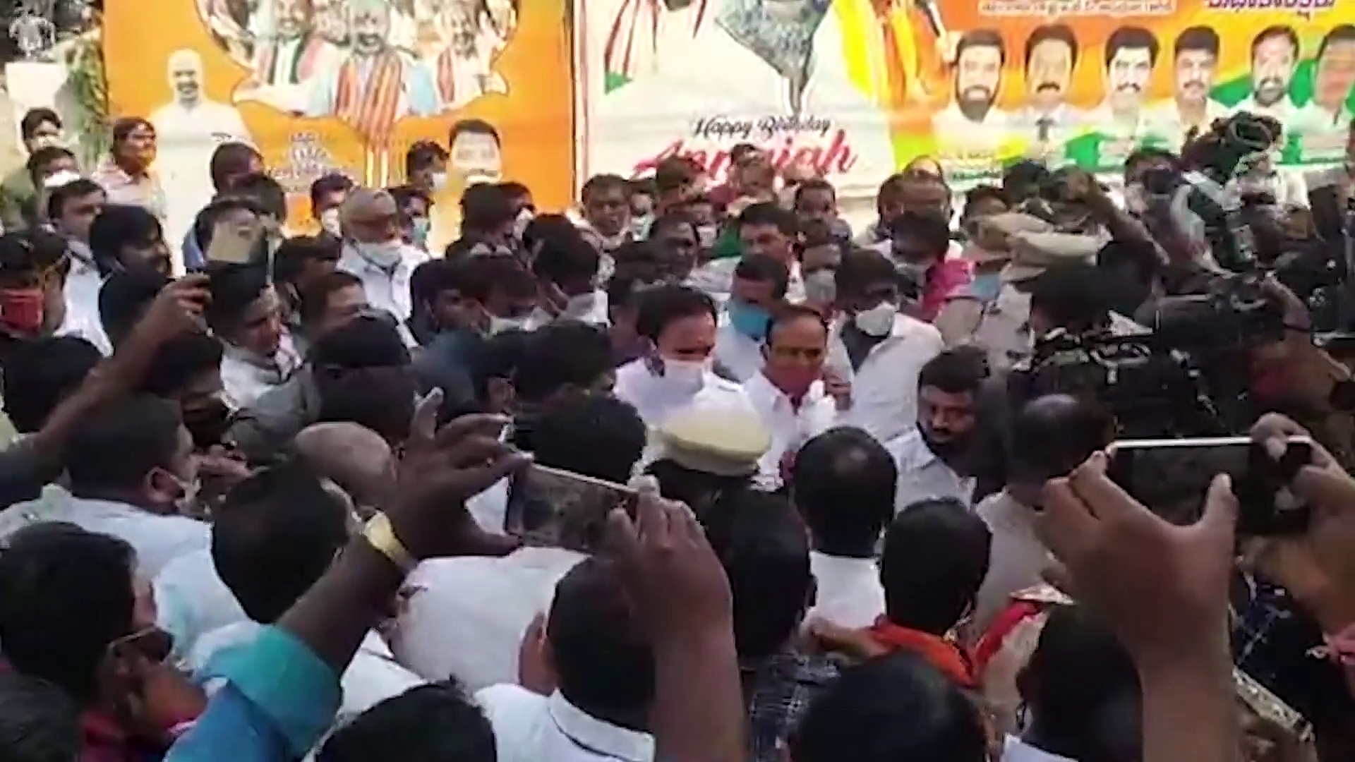 Bandi Sanjay Arrest: కరీంనగర్ జైలుకు కేంద్ర మంత్రి కిషన్ రెడ్డి, ఎమ్మెల్యే ఈటల