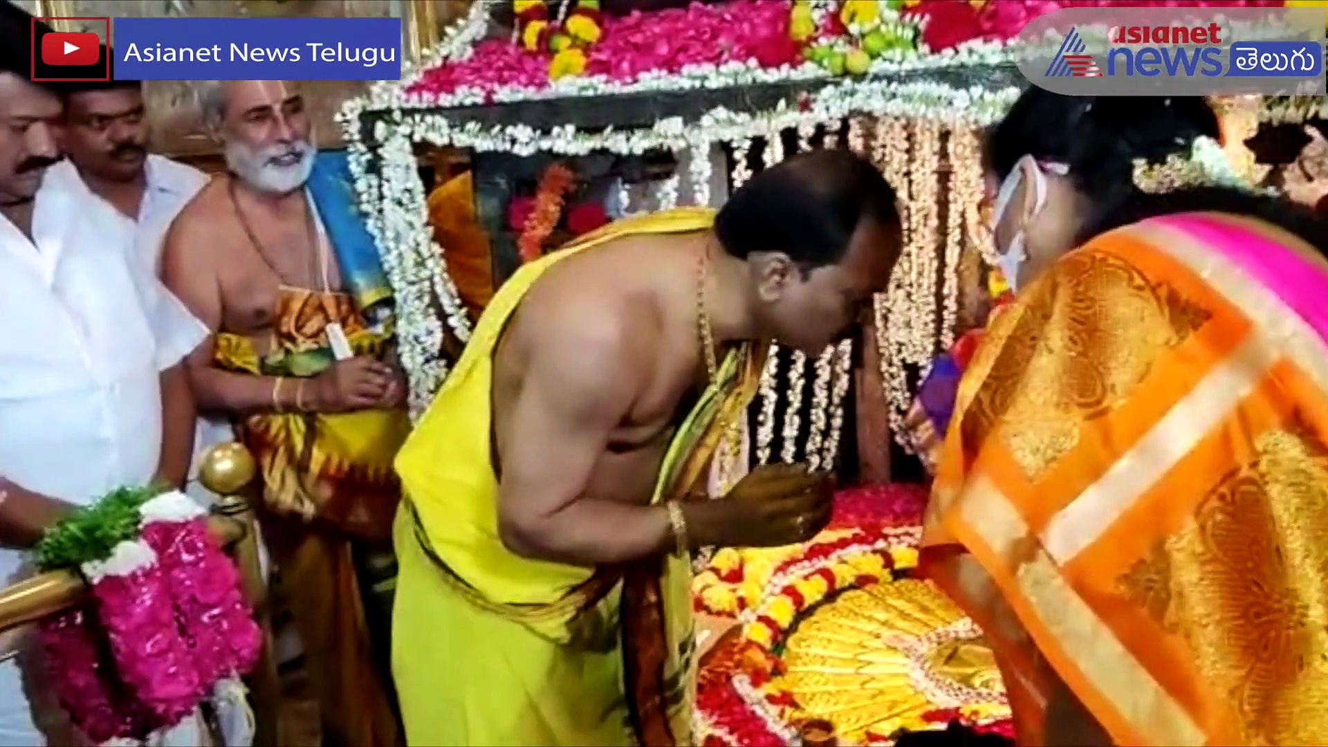 KCR Birthday:బల్కంపేట ఎల్లమ్మకు బంగారు ఆభరణాలు... ఎమ్మెల్సీ కవిత ప్రత్యేక పూజలు