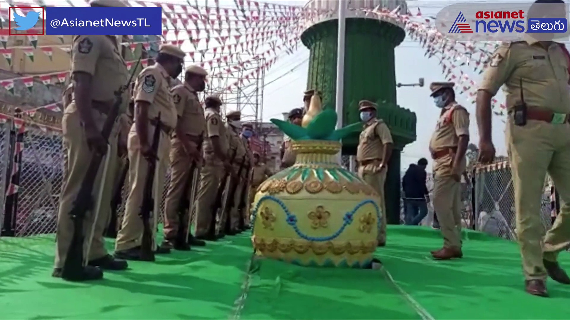 గుంటూరు జిన్నా టవర్ వివాదం... జాతీయ పతాకాన్ని ఆవిష్కరించిన హోంమంత్రి సుచరిత