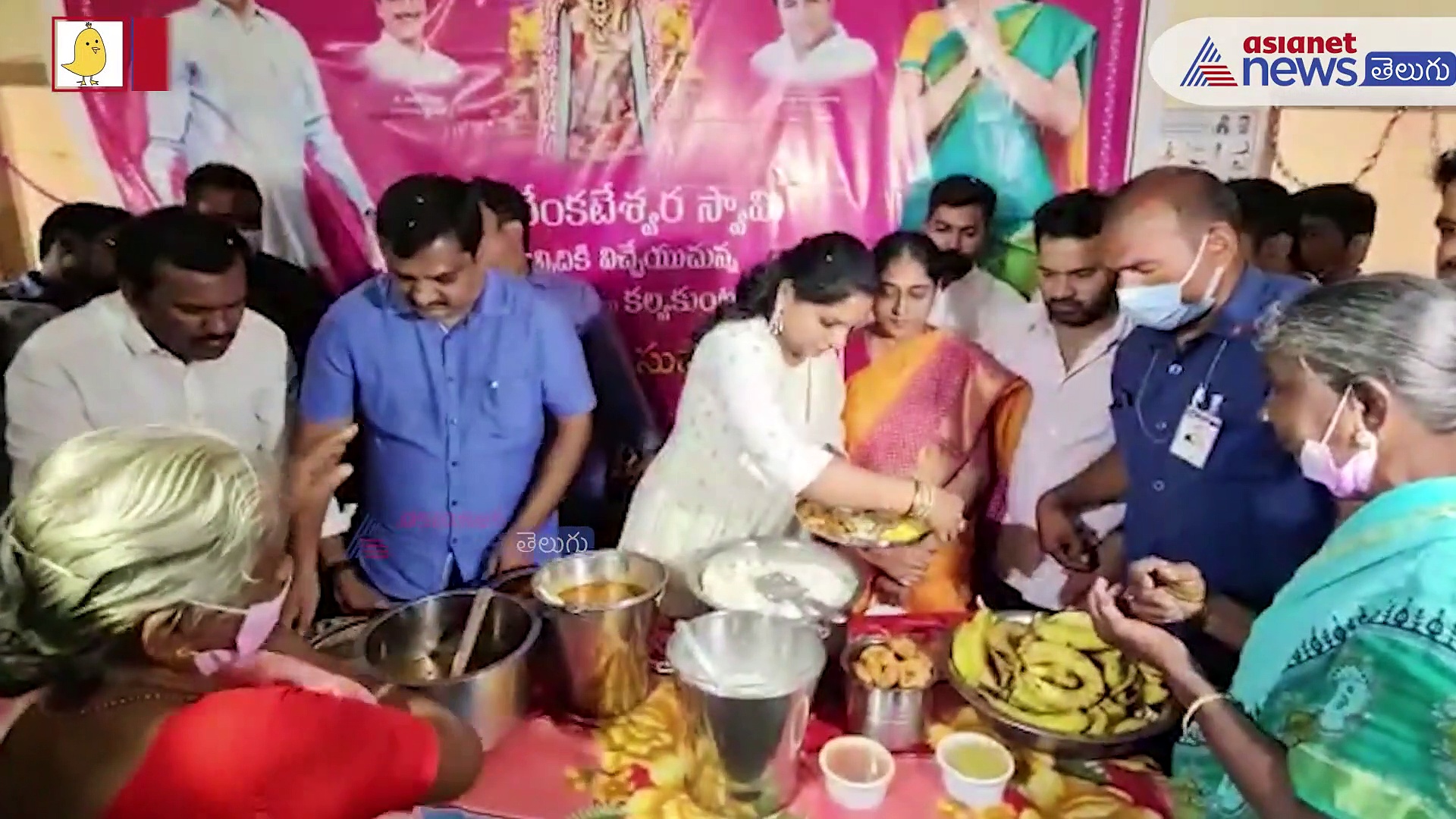 KCR Birthday: తిరుమలలో కేసీఆర్ బర్త్ డే సెలబ్రేషన్స్... వృద్దుల కడుపు నింపిన ఎమ్మెల్సీ కవిత