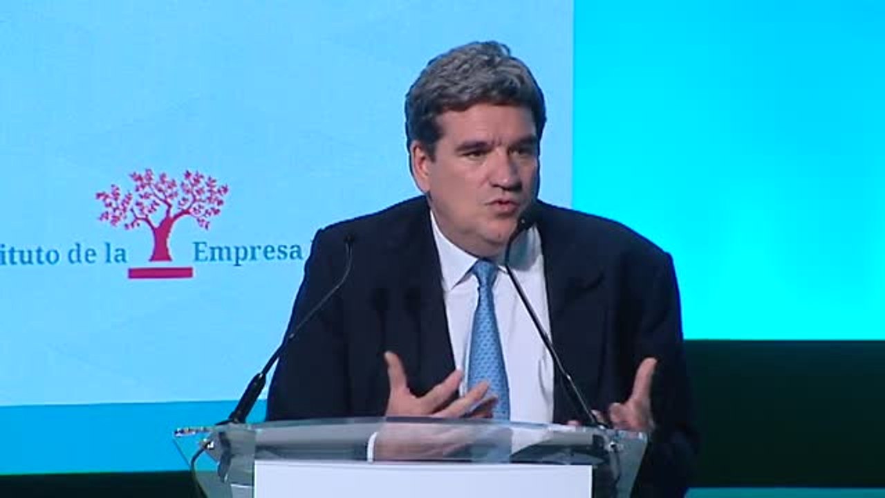Escrivá apunta a la "prolongación de la vida laboral" como la medida "más eficaz" para asegurar el sistema de pensiones