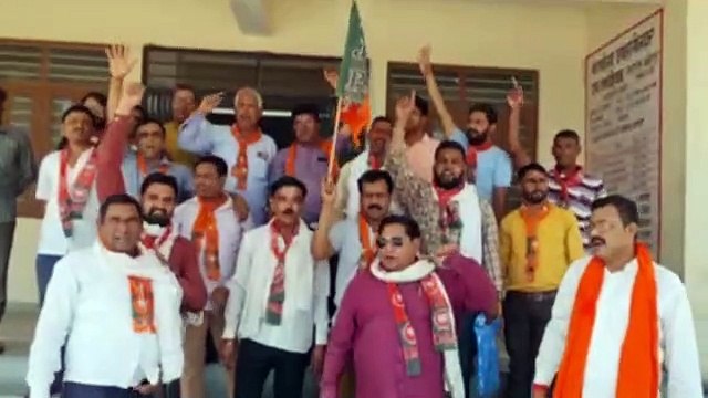 VIDEO: महिला पार्षद से दुर्व्यवहार के मामले में भाजपा कार्यकर्ताओं का विरोध प्रदर्शन, दोषियों पर कार्रवाई की मांग