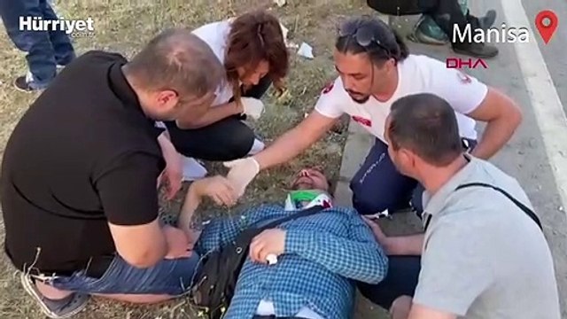 Manisa'da feci kaza! İşçi servisi demir yüklü kamyona çarptı... Ölü ve yaralılar var