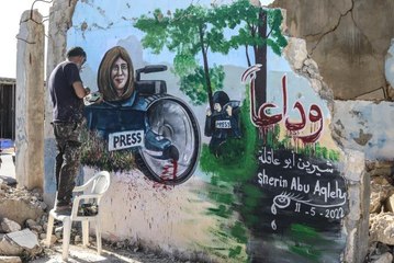 İdlibli grafiti sanatçısı, İsrail'in öldürdüğü Filistinli gazeteciyi resmetti