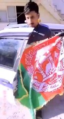 ZABITA ARACINDA BAYRAK AÇAN AFGANLAR YAKALANDI