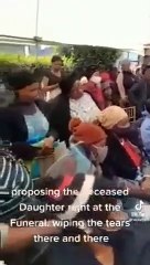 Pastor hace propuesta matrimonial en pleno funeral del padre de su novia