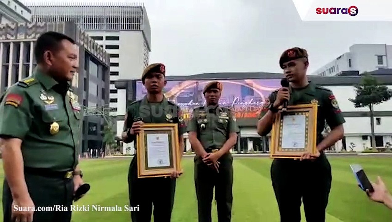 KSAD Serahkan Piagam Penghargaan untuk Dua Prajurit yang Gagalkan Aksi Begal