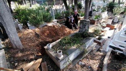 Son dakika haberleri: Aracında ölü bulunan genç, 32 yıl önce vefat eden ve ismini aldığı abisinin yanında defnedildi