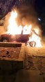 घर के बाहर खड़ी कार में लगी आग कबाड़ में बदल गई कार