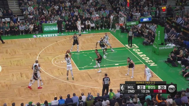 Giannis leads Bucks to Game 5 win