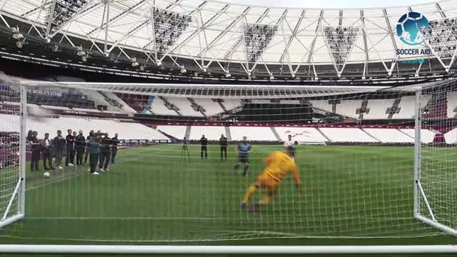 Usain Bolt will be a 'problem' again at Soccer Aid - David James