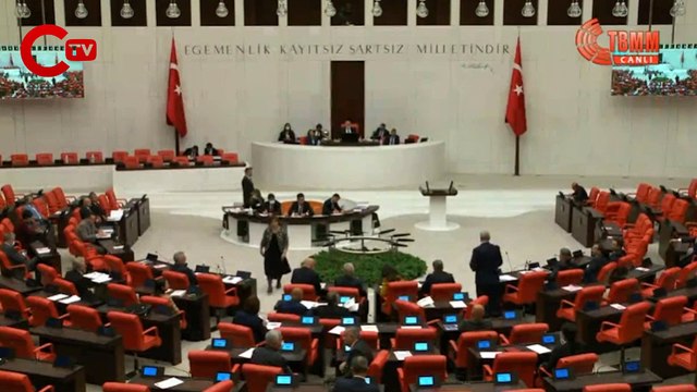 Meclis'te büyük 'FETÖ' kavgası; CHP'li Özkoç, AKP'li Akbaşoğlu'nun 'gözüne baka baka' söyledi, ortalık çok fena karıştı: Şerefsizlik...