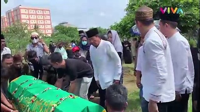 [FULL] Tangis Keluarga Pecah Iringi Pemakaman Mama Dahlia