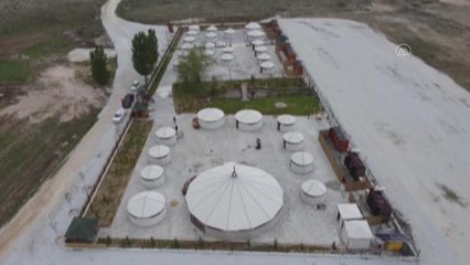 Kıl çadırlardan kurulan "Tuz Gölü Obası" alternatif tatil imkanı sunuyor