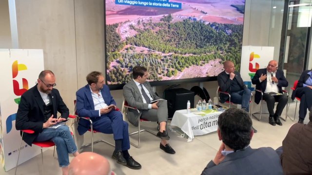 Puglia, Lopane presenta guida Parco Nazionale dell'Alta Murgia