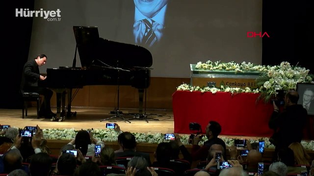 Fazıl Say'dan babasına 'Babam Ahmet Say' bestesi ile veda