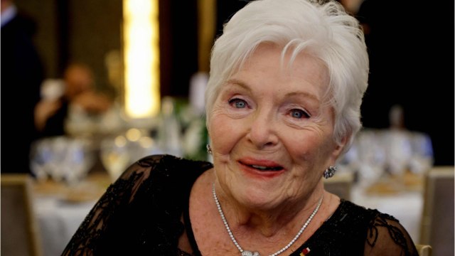 VOICI : Les filles que j'aurais aimé avoir : Line Renaud évoque ses relations avec Muriel Robin et Claude Chirac (1)