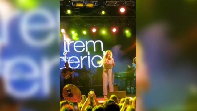 Cem Belevi'den ayrılan İrem Derici konserde ağladı