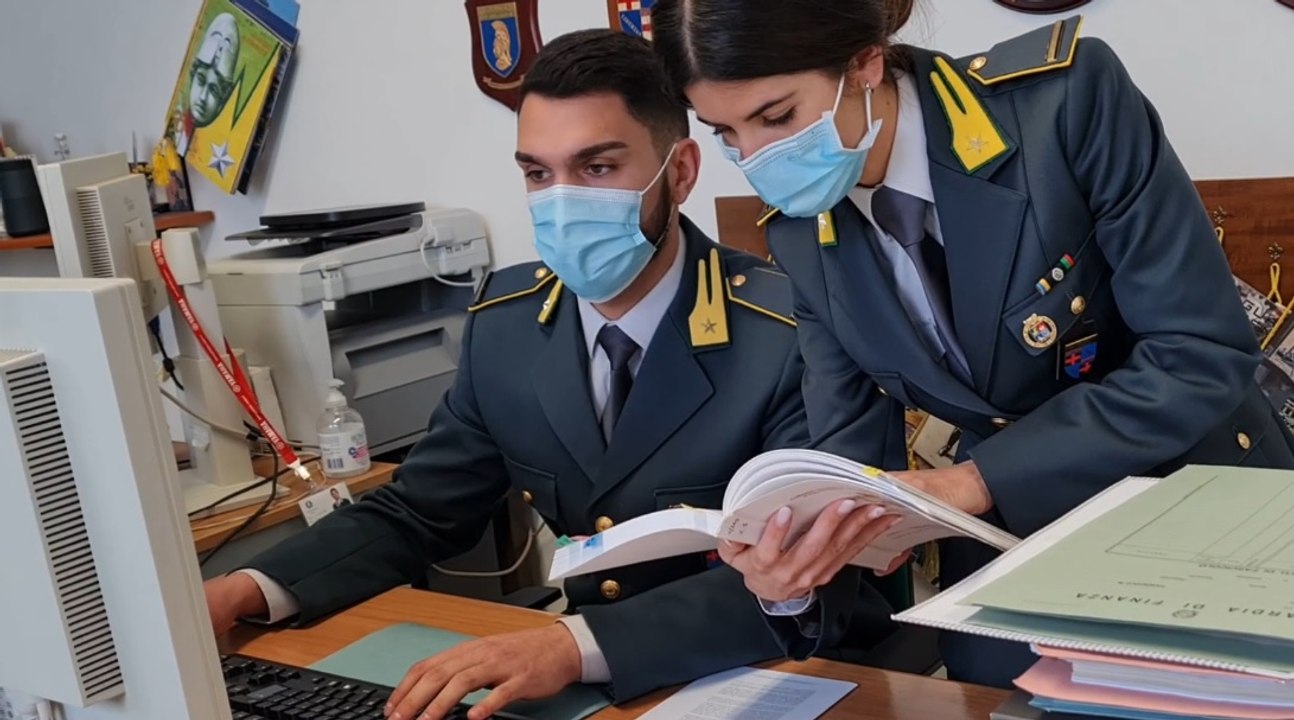 Lavoro nero in alberghi della Riviera Romagnola tramite agenzia abusiva: blitz dei finanzieri (12.05.22)